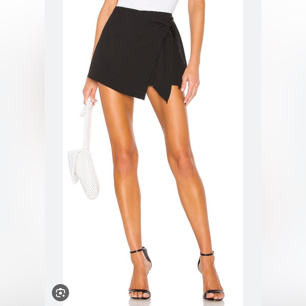 NWT Alice + Olivia Romanda Tie Front Skort in Size 0!